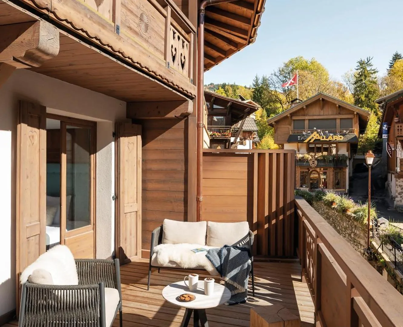Coeur De Megeve contacts